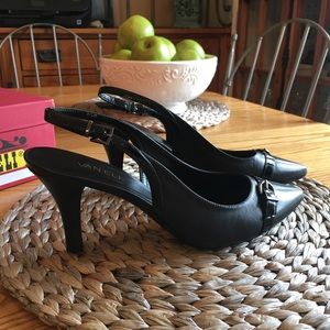 Vaneli Dalan black slingback Size 9.5